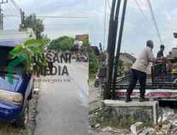 Dua Pick Up Isuzu Carry Bertabrakan di Talun, Blitar, Satu Pengemudi Luka