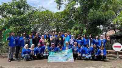 Mahasiswa UNP Kediir Memberi Pelatihan Pembuatan Pupuk Organik pada Warga Kelurahan Mojoroto Kecamatan Mojoroto Kota Kediri