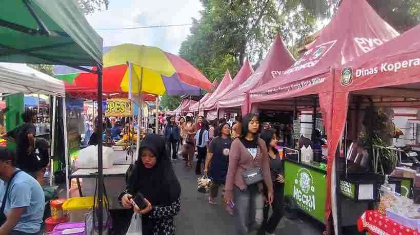 Transaksi Pasar Takjil Jalan Kenanga Tembus Rp35 Juta per Hari Pasar Takjil di Jalan Kenanga di Kota Blitar