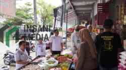 Pemantauan Harga Kebutuhan Pokok dari TPID dan Bapenas Kabupaten Blitar di Pasar Kanigoro