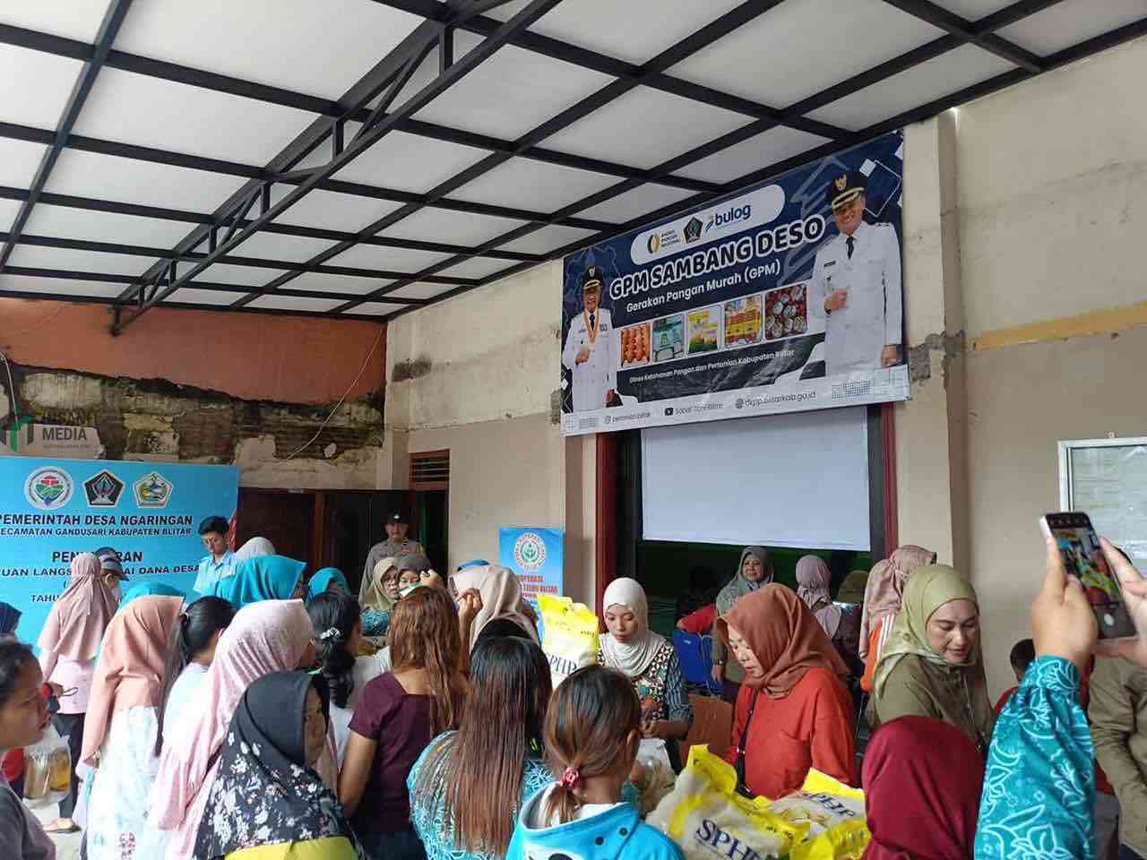 Pemerintah Kabupaten Blitar Menggelar Gerakan Pasar Murah GPM di Desa Ngaringan Kecamatan Gandusari Kabupaten Blitar