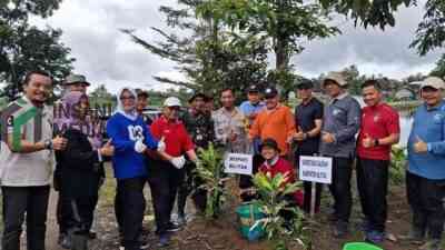Pemkab Blitar Mulai Menanami Tanaman di Blumbang Gede Desa Soso Kecamatan Gandusari dengan Tanaman Vegetasi Pembatas