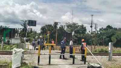 Penutupan Perlintasan Kereta Api Tanpa Palang Pintu Dusun Sendung Kecamatan Ngaglik Kecamatan Srengat