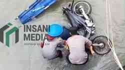 Polisi Dibantu Warga Mengevakuasi Korban yang Terjatuh ke Sungai Unut Kecamatan Sutojayan Kabupaten Blitar