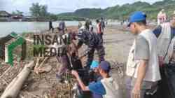 Posal LogendingBersih-bersih Sampah di Pantai Logending, Kebumen