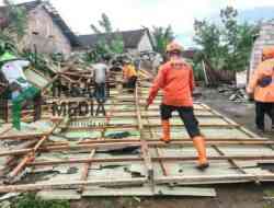 Angin Kencang dan Hujan Lebat Rusak Rumah Warga serta Sekolah di Sidoasri Gandusari