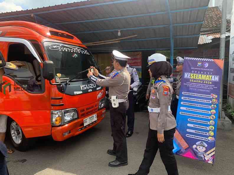 Satlantas Polres Blitar Sosialisasi Keselamatan di Terminal Kesamben
