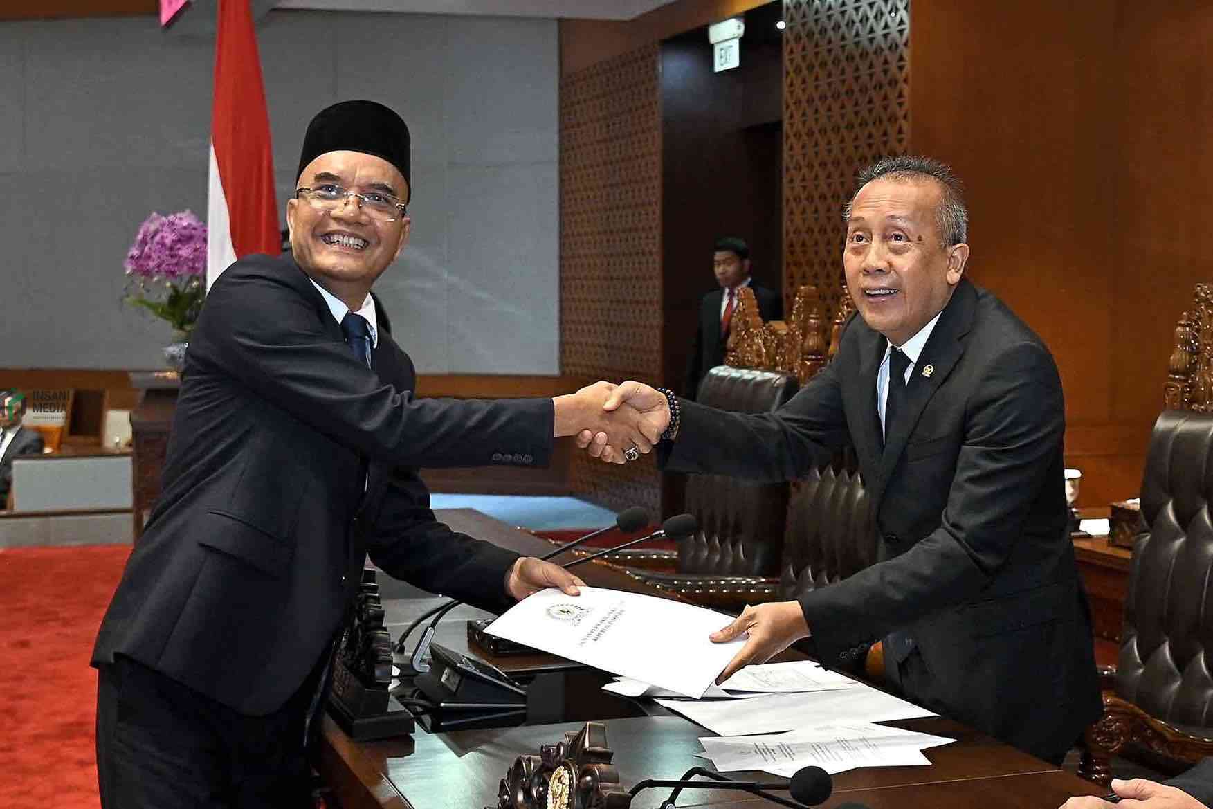 Wakil Ketua DPR RI Saan Mustopa Kanan dan Ketua Komisi VIII DPR RI Marwan Dasopang Kiri dalam Rapat Paripurna di Nusantara II Senayan Jakarta