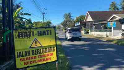 Warga Keluhkan Jalan Berlubang di Desa Bangsri Kecamatan Nglegok Kabupaten Blitar