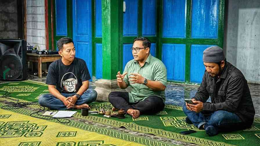 Penetapan Tersangka Penyiraman Aktivis KontraS Tuai Kritik, Masyarakat Sipil Endus Kejanggalan Aktivis di Blitar Menggelar Diskusi dengan Tajuk Juragan Demokrasi Menyikapi Penyiraman Air Keras pada Aktivis Kontras Andrie Yunus