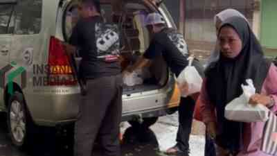 Anggota Great Corolla Club Comunity Berbagi Takzil