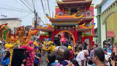 Barongsai Memeriahkan Penutupan Cap Go Meh di Kota Blitar