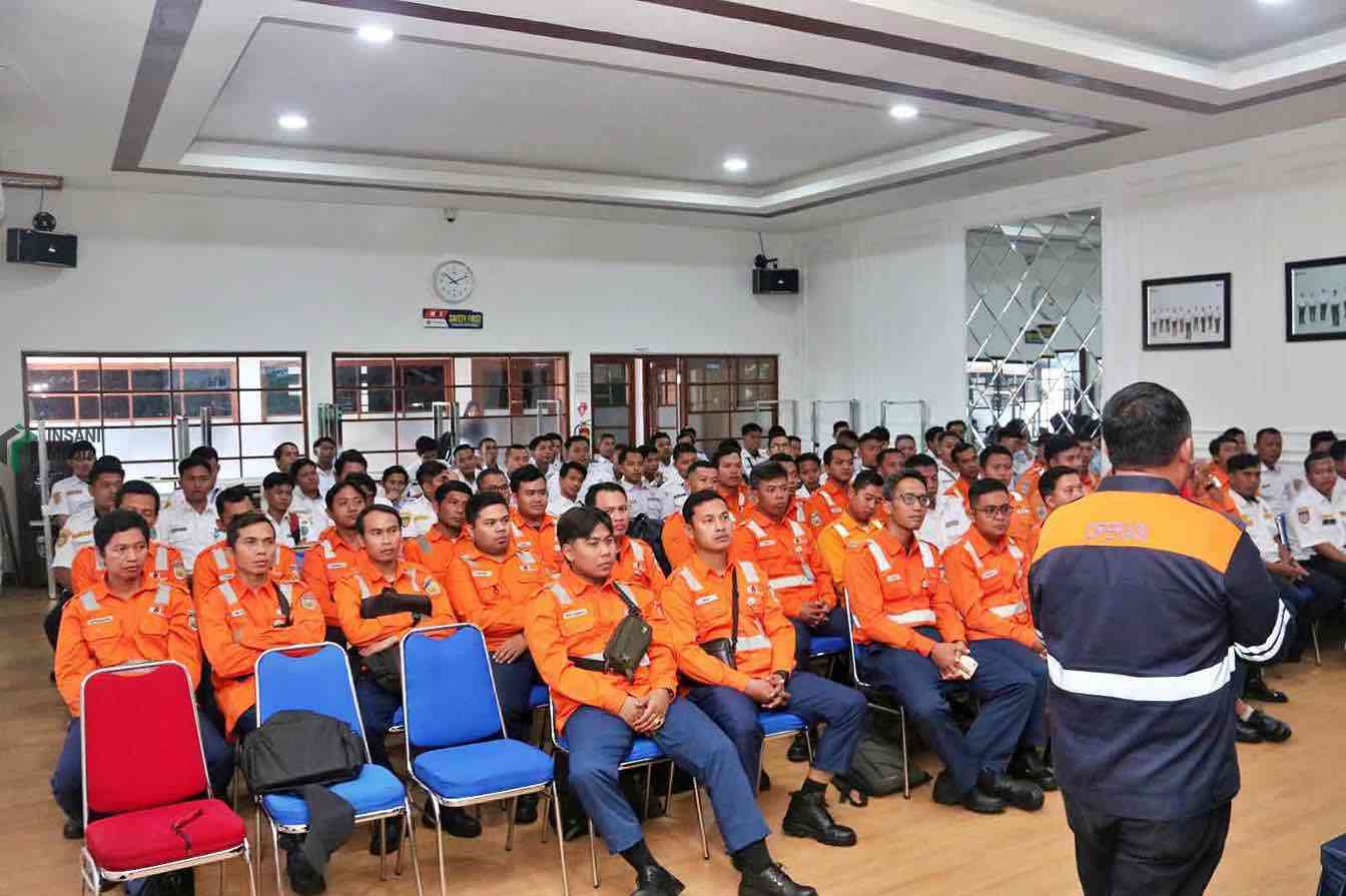 Daop 7 Madiun Bekali Ratusan Penjaga Perlintasan Kereta Api Menjelang Lebaran Idul Fitri 1447 H