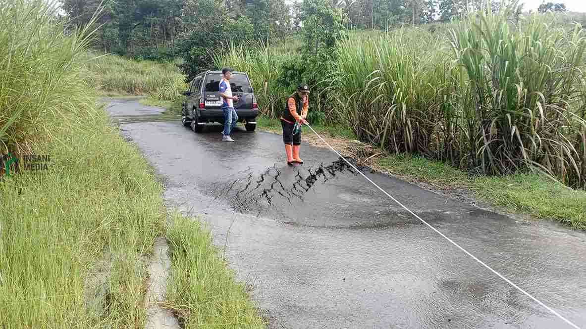 LPA Ditambah, Jalan Retak Ringinrejo Segera Diperbaiki, Melasti sudah Ready Dinas PUPR Kabupaten Blitar Melakukan Pengukuran Jalan Retak di Kecamatan Wates Kabupaten Blitar