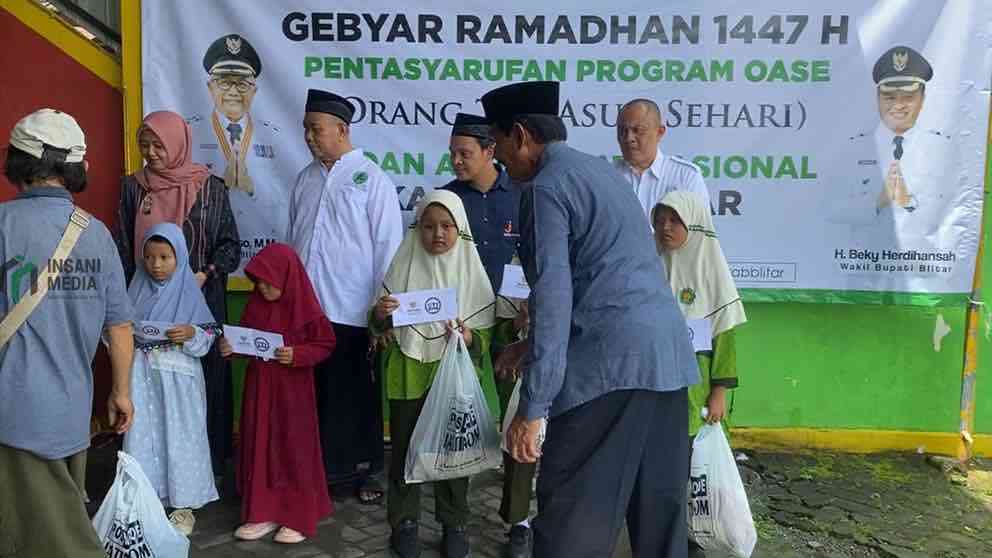 IJTI Korda Blitar Raya Bersama Baznas Mengajak 100 Anak Yatim Berbelanja Baju Lebaran