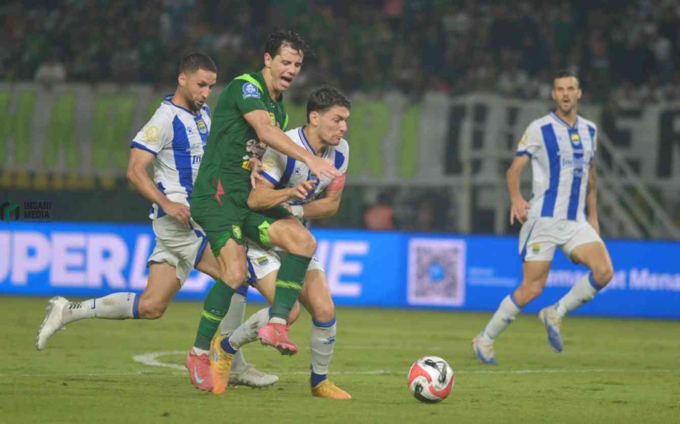 Laga Bigmatch, Persebaya ditahan Imbang Persib 2 : 2 IMG 20260303 010608