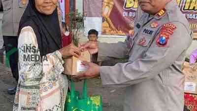 Polsek Doko Bagikan Takjil kepada Pengguna Jalan