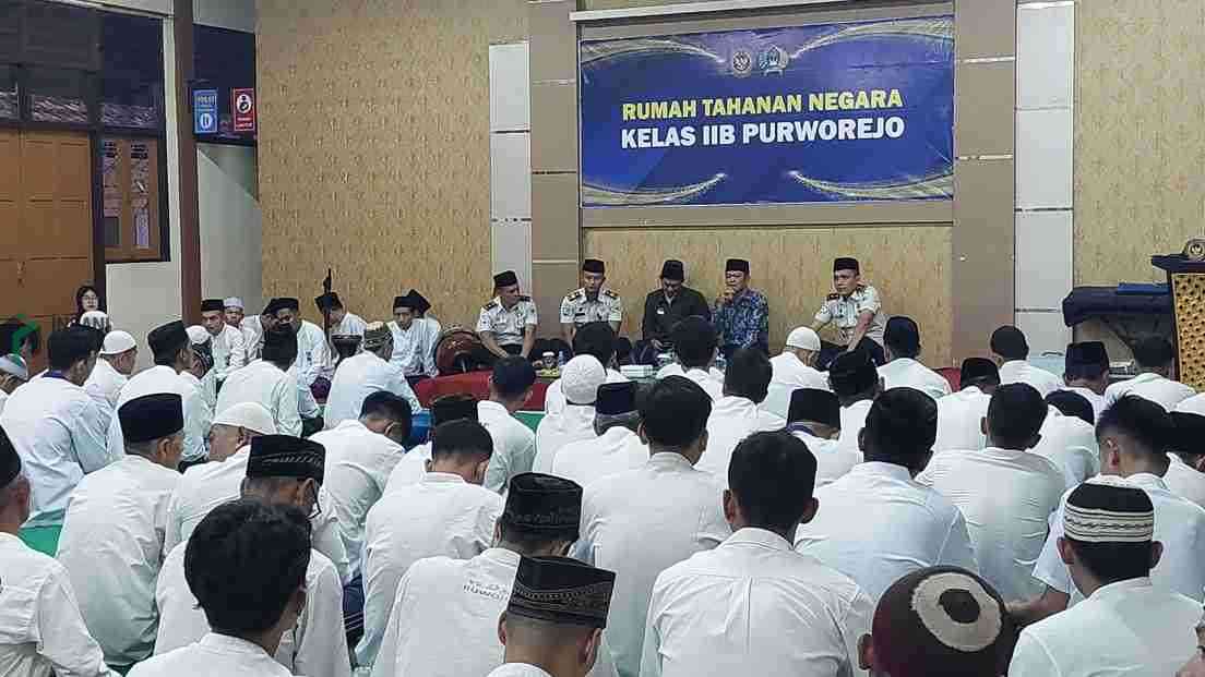 Tunaryo Ketua DPRD Purworejo ikut Bukber di Rutan : Bukber Penuh Harapan untuk Lebih Baik Bagi Para Tahanan Ketua DPRD Kabupaten Purworejo Tunaryo Ikuti Bukber di Dalam Lapas Kelas IIB Purworejo