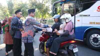 KPU Purworejo Tutup Rangkaian Ramadan dengan Khotmil Al-Qur’an dan Bagi Takjil