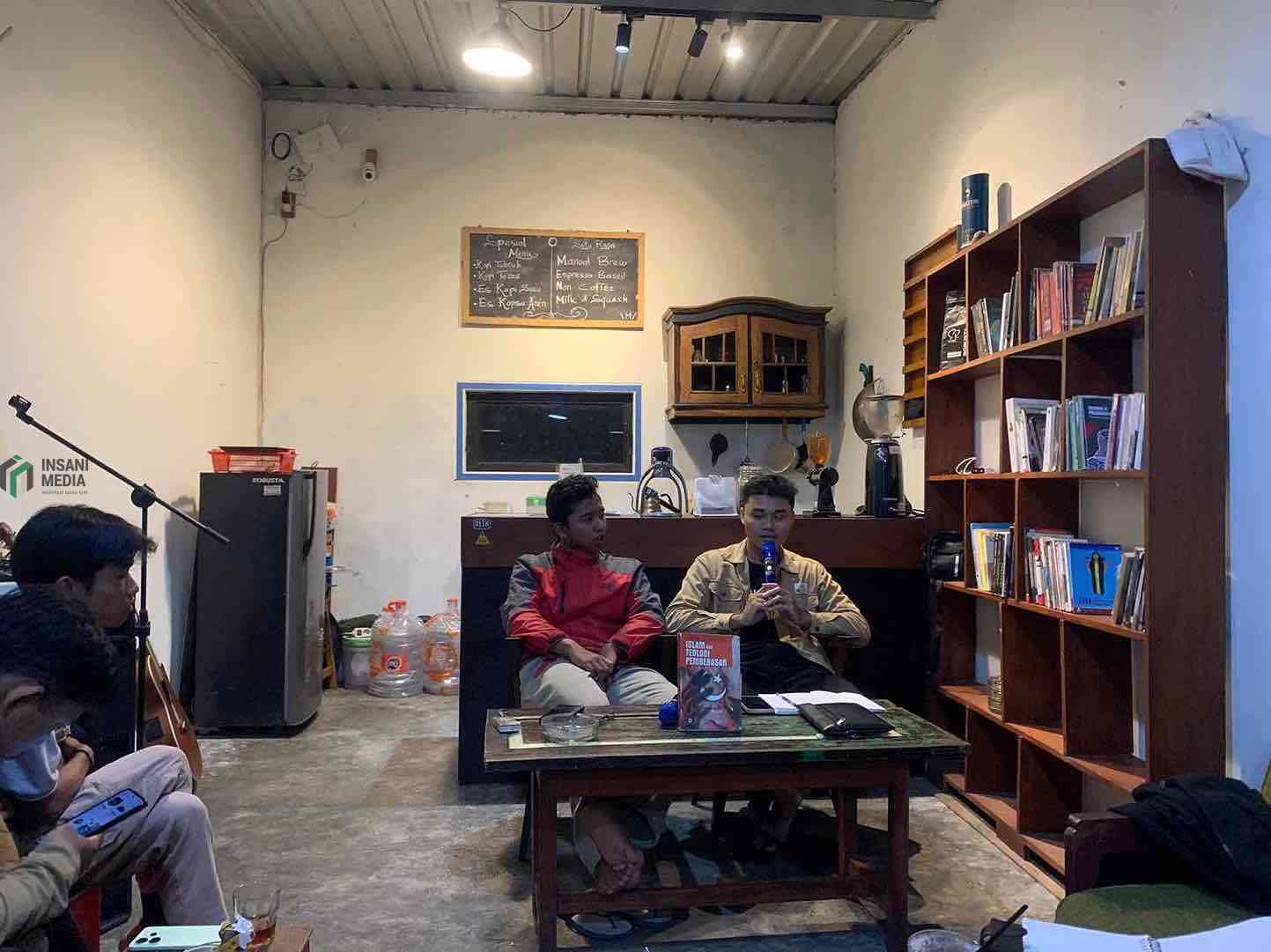 Komunitas Lapak Baca Ceria Diskusi tentang Agama Sebagai Alat Perlawanan di Blitar