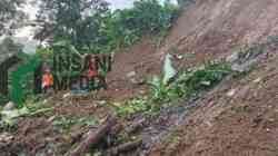 Longsor di Dusun Genjong RT 03 RW 10 Desa Ngadirenggo Kecamatan Wlingi Kabupaten Blitar Kengakibatkan Seorang Warga Meninggal Dunia Akibat Tertimbun