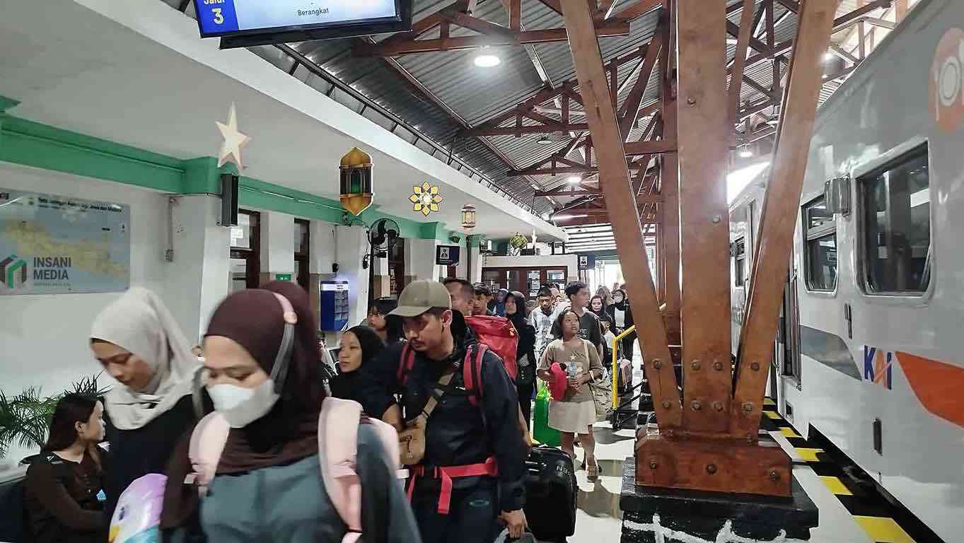 Penumpang Kereta Api di Daop 7 Madiun