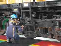 Sambut Angkutan Lebaran 2026, KAI Daop 7 Madiun Intensifkan Perawatan Lokomotif dan Kereta