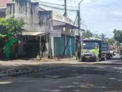 URC PUPR Blitar Perbaiki Jalan Berlubang di Sidorejo Ponggok yang Picu Kecelakaan