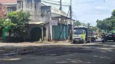 URC PUPR Blitar Perbaiki Jalan Berlubang di Sidorejo Ponggok yang Picu Kecelakaan