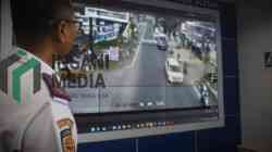 Petugas Dishub Kabupaten Blitar Memantau Arus Mudik Mulai Padat Melalui CCTV