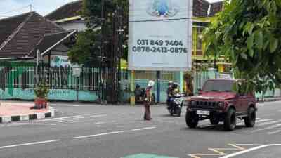 Polisi Cepek di Perempatan Sudanco Supriadi Blitar, Penghasilan Hanya Sekitar Rp100 Ribu Seminggu