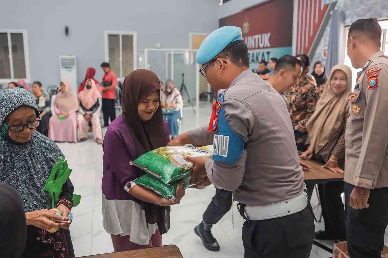 Polres Blita Gelar Pasar Murah Menjelang Hari Raya Idul Fitri