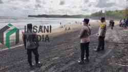 Polres Blitar Melakukan Pengamanan Tempat Wisata Saat Libur Lebaran di Pantai Serang