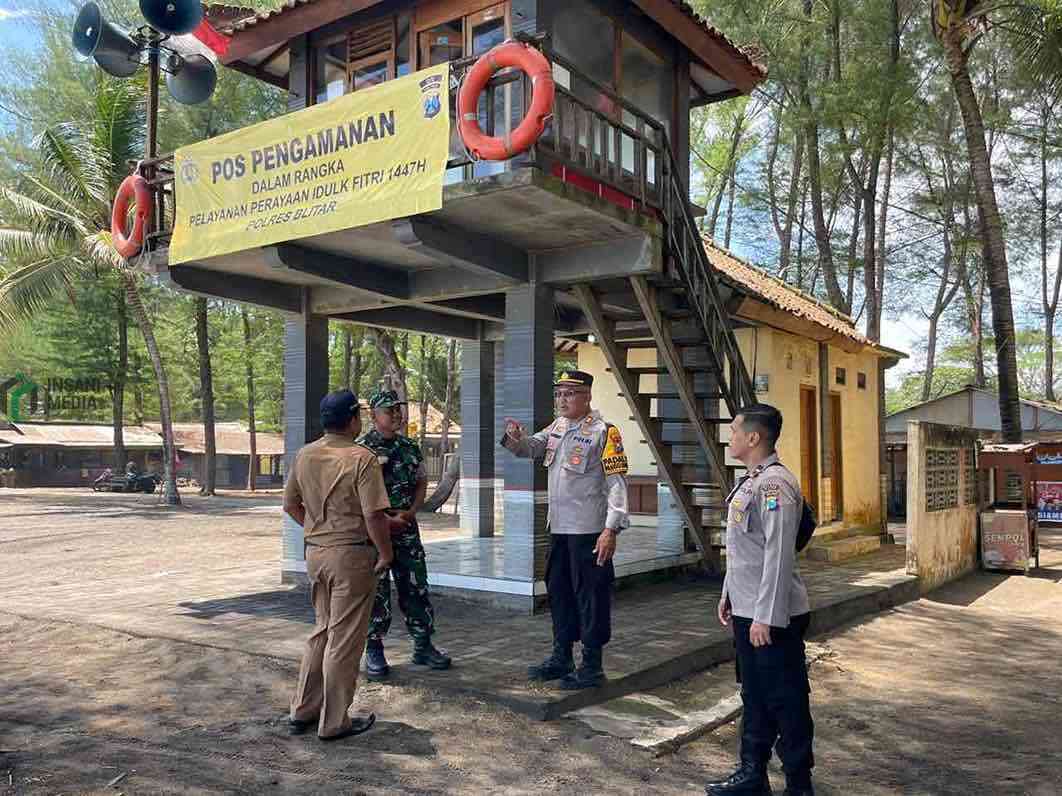 Polisi Blitar Intensifkan Patroli Wisata Pantai Serang Usai Lebaran Polres Blitar Menggelar Patroli di Pantai Serang