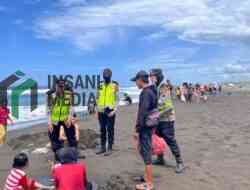 Patroli Lebaran di Pantai Setrojenar, Polres Kebumen Ingatkan Bahaya Ombak