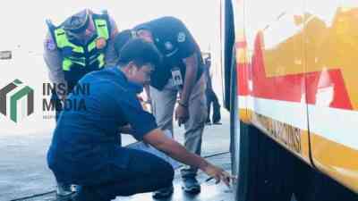 Polisi Periksa Bus di Terminal Patria Kota Blitar untuk Pastikan Mudik Lebaran Aman