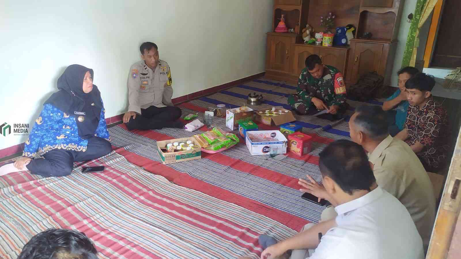 Suasana Rumah Duka di Kecamatan Gandusari saat Sepasang Suami Istri Kecelakaan di Taiwan yang Menyebabkan Suami Meninggal Dunia