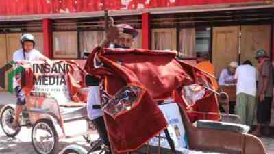 Sukandar Tukang Becak 74 Tahun di Kota Blitar Mendapatkan Sepeda Listrik dari Presiden Prabowo