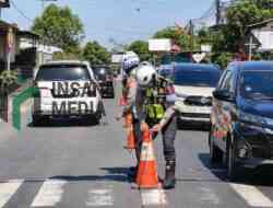 Tim Urai Polres Blitar Atur Sejumlah Persimpangan Jaga Kelancaran Lalu Lintas di Hari Keempat Lebaran