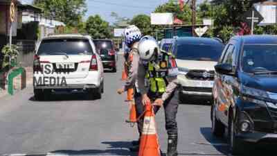 Tim Urai Polres Blitar Atur Sejumlah Persimpangan Jaga Kelancaran Lalu Lintas di Hari Keempat Lebaran