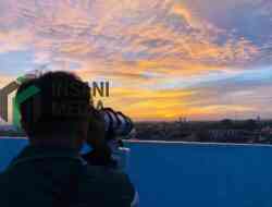 Tim Rukyatul Hilal Memantau Bulan Melalui Teleskop