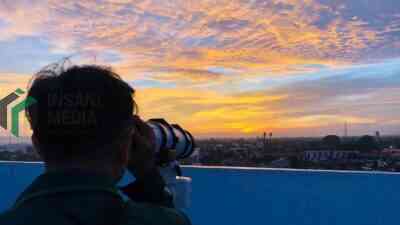 Tim Rukyatul Hilal di Kota Blitar Memantau Hilal dari Atap Hotel