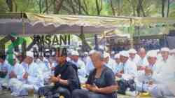 Ribuan Umat Hindu di Blitar Gelar Melasti di Pantai Jolosutro