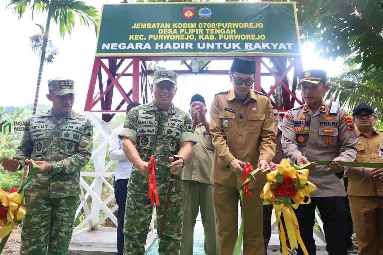 Wakil Bupati Purworejo Dion Agasi Setiabudi dan Jembatan Gantung Garuda
