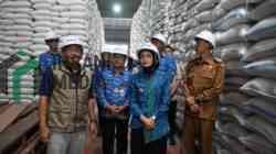 Wali Kota Kediri Vinanda Prameswari saat Mengunjungi Gudang Bulog