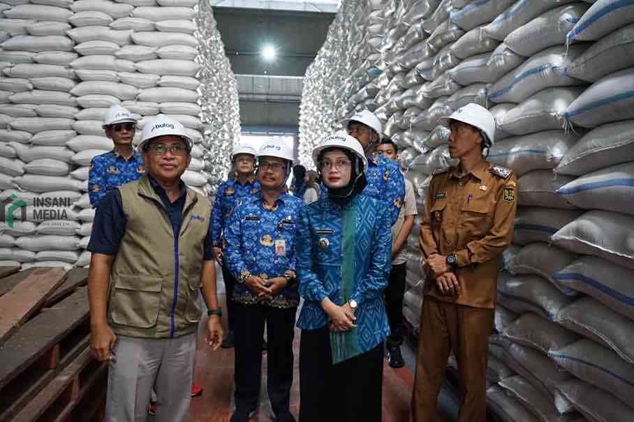 Wali Kota Kediri Vinanda Prameswari saat Mengunjungi Gudang Bulog