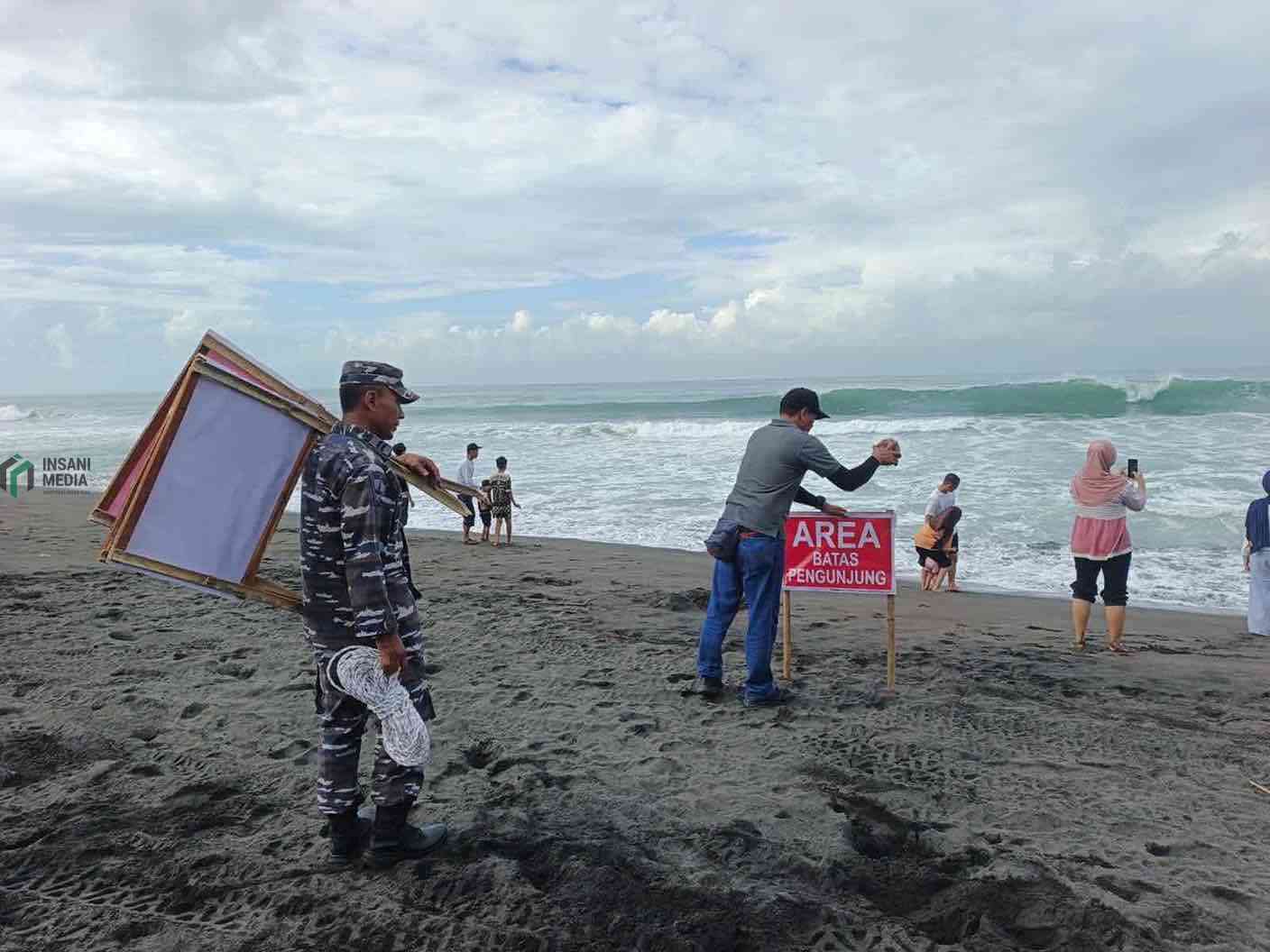 Antisipasi Lonjakan Wisatawan, Pemkab Purworejo Dirikan Posko Pengamanan Pantai Dewaruci pemerintah Kabupaten Purworejo Memasang Papan Himbauan bagi Wisatawan di Pantai Dewaruci