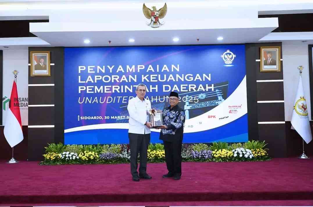 Bupati Blitar Rijanto Menyerahkan LKPD Tahun Anggaran 2025 ke BPK RI