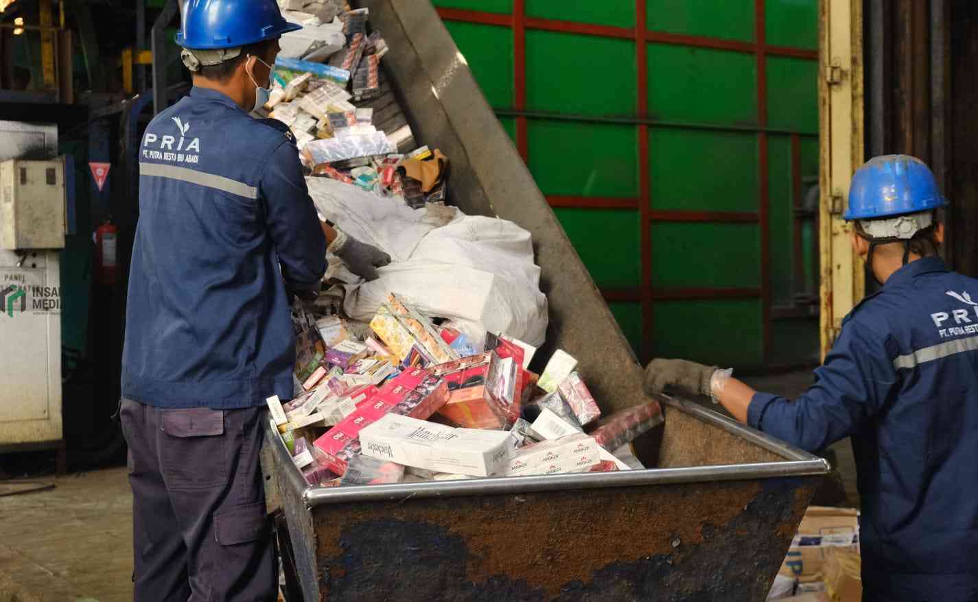 Rokok Ilegal Senilai Rp5,9 Miliar Dimusnahkan, Bea Cukai Sidoarjo Tegaskan Komitmen IMG 20260409 WA0015