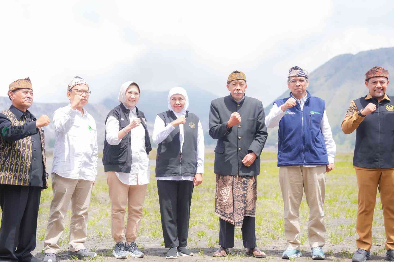 Gubernur Khofifah Lakukan Groundbreaking_ Jalan Lingkat Kaldera Tengger dan Resmikan Sarana Air Bersih di TNBTS, Wujudkan Transformasi Tata Kelola Bromo Aman-Nyaman dan Berkelanjutan IMG 20260413 WA0189